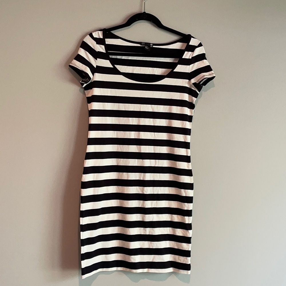 H&M basics black and white tripe tunic top